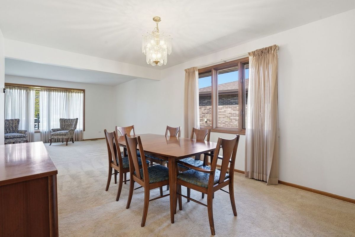8512 161st Place, Tinley Park, IL 60487