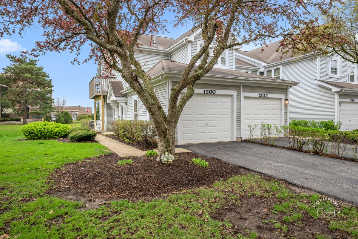 1200 Tennyson Lane, Naperville, IL 60540