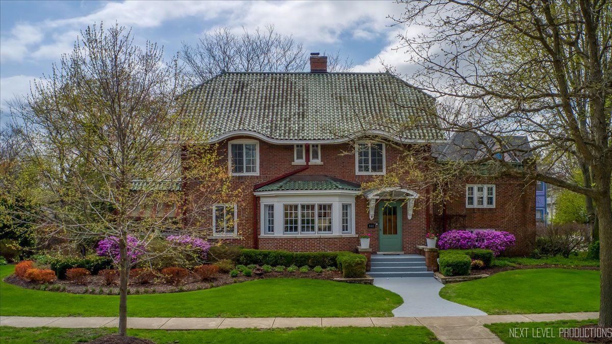 846 W Downer Place — Aurora, IL 60506
