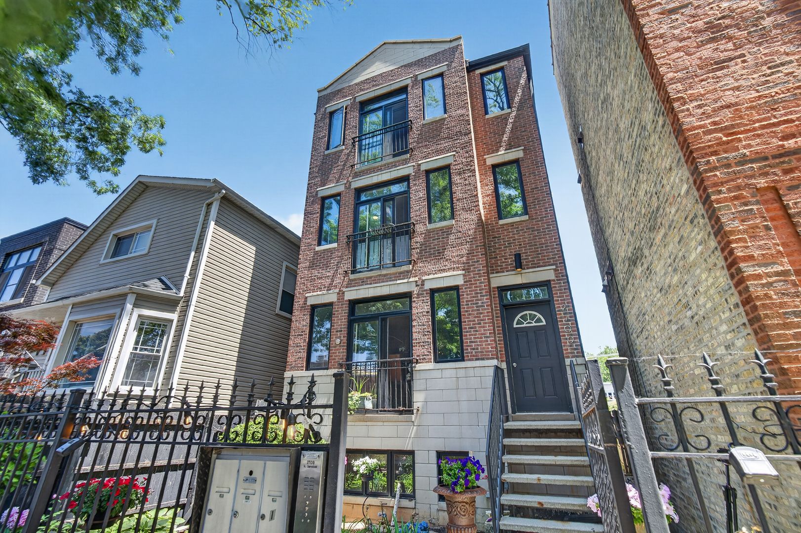 2709 N Campbell Avenue #1 — Chicago, IL 60647