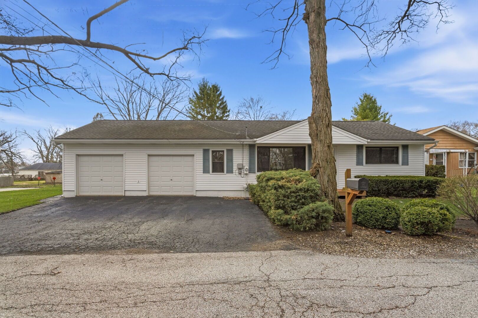 98 Cedar Drive — Crystal Lake, IL 60014