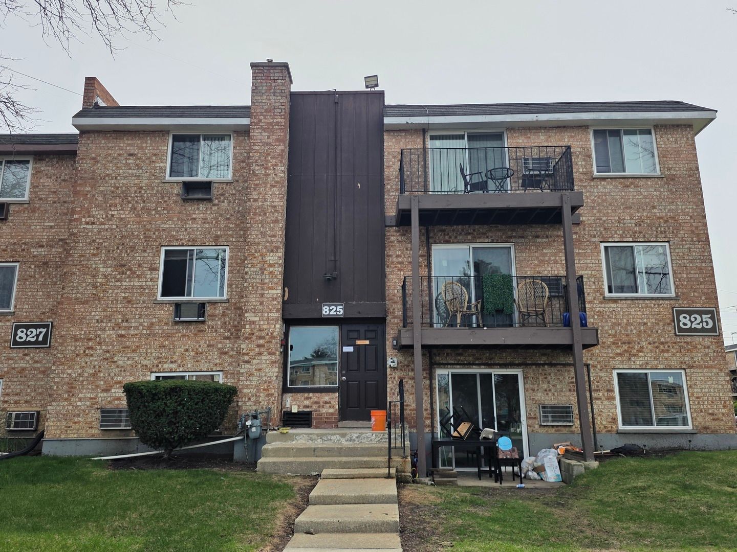 825 W College Boulevard — Addison, IL 60101