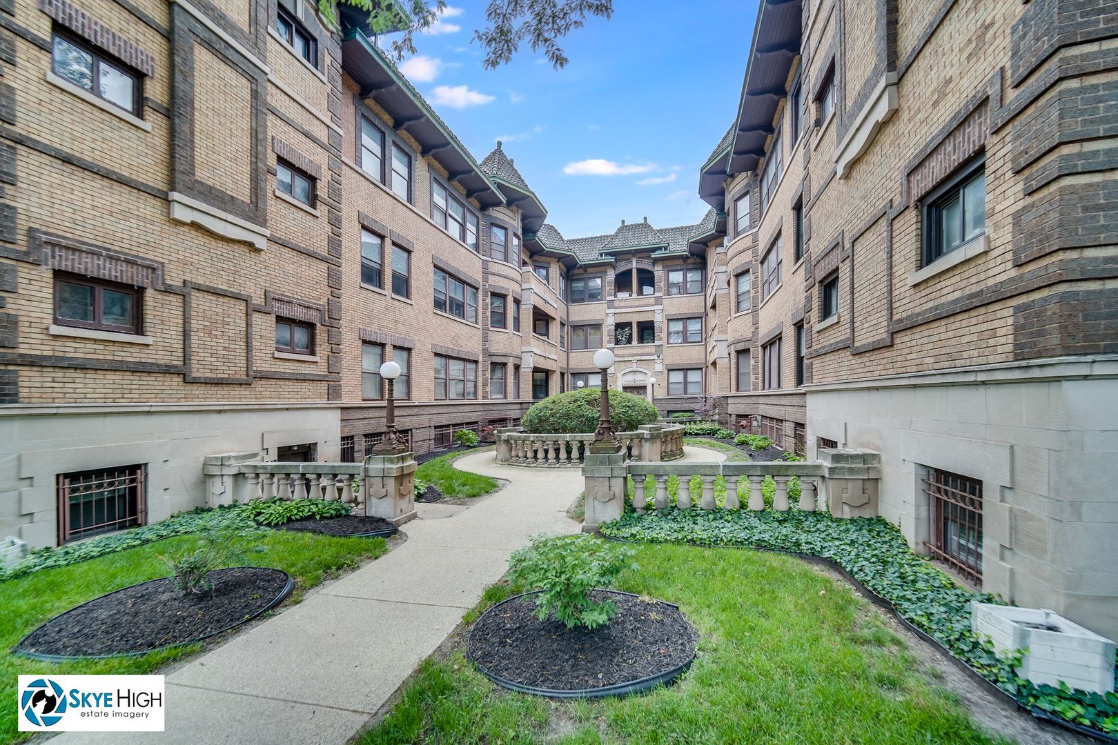 945 E Hyde Park Boulevard #2 — Chicago, IL 60615