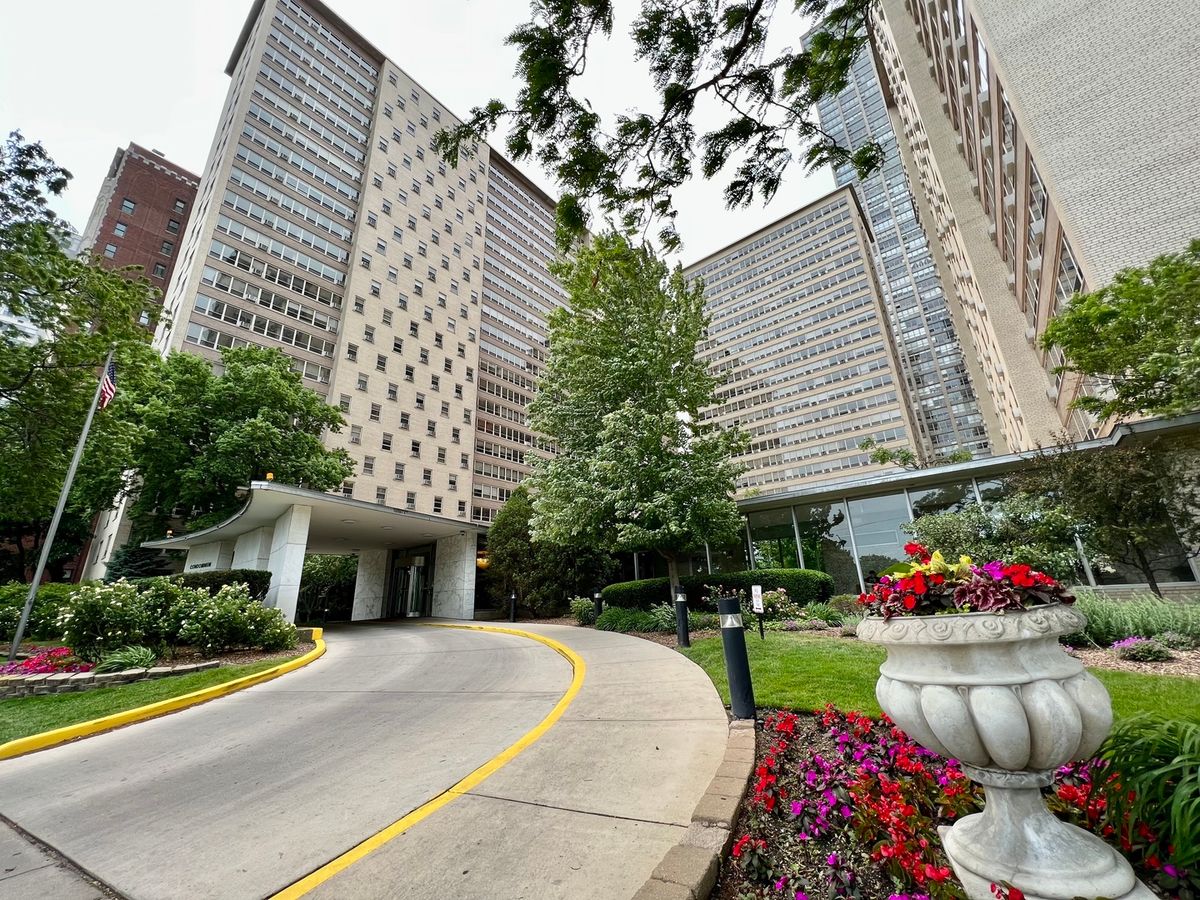 3950 Lake Shore Drive, Chicago, IL 60613