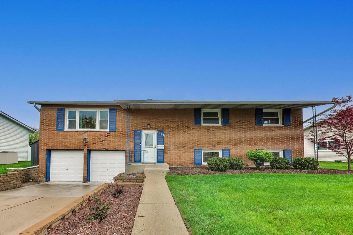 1061 Sayles Drive, Palatine, IL 60074
