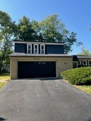 160 Camelot Way — Bolingbrook, IL 60440