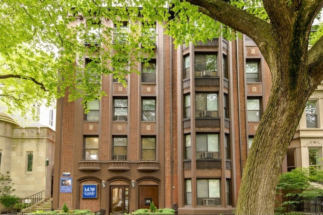 1430 N Dearborn Parkway #302 — Chicago, IL 60610