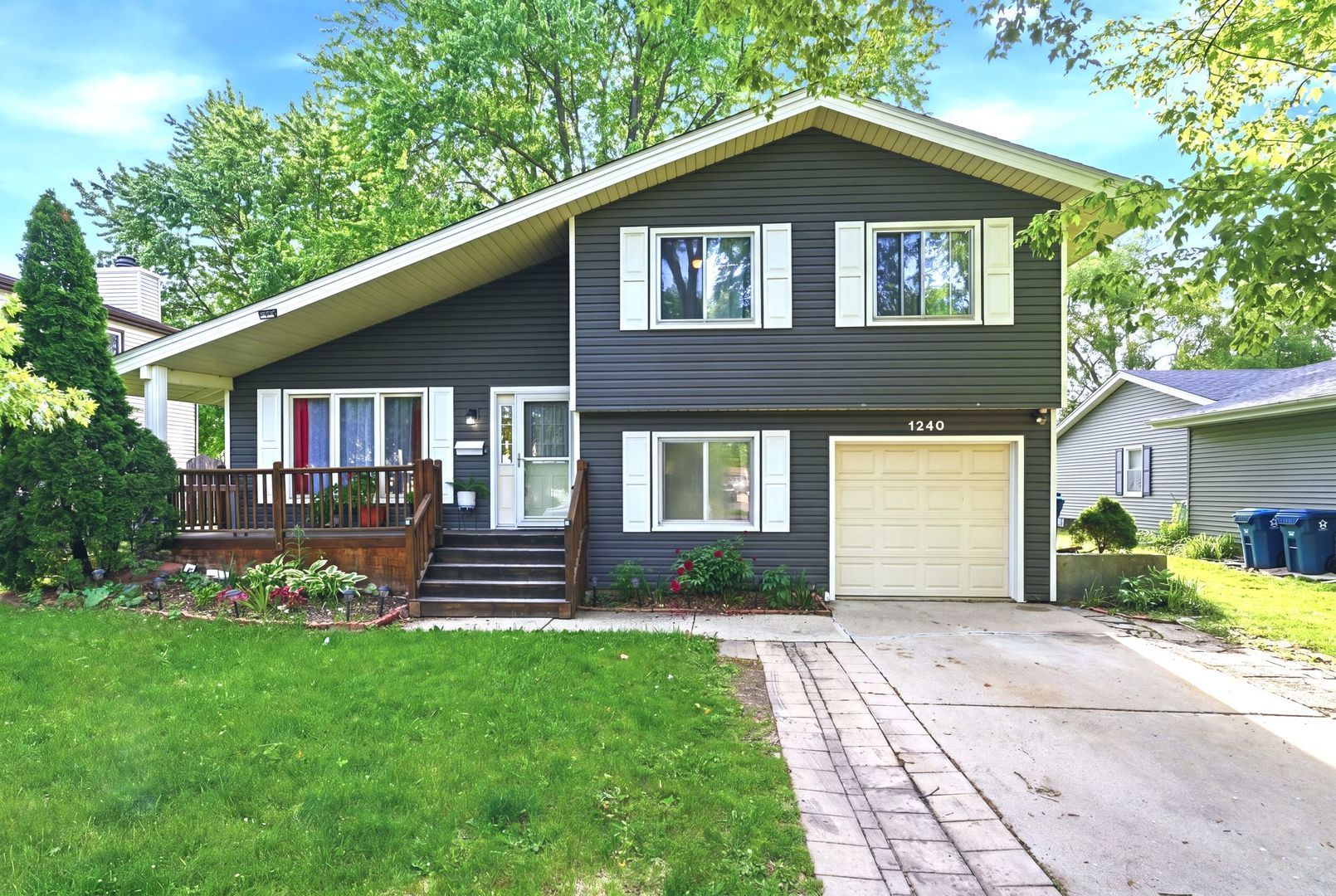 1240 Foxcroft Drive — Aurora, IL 60506