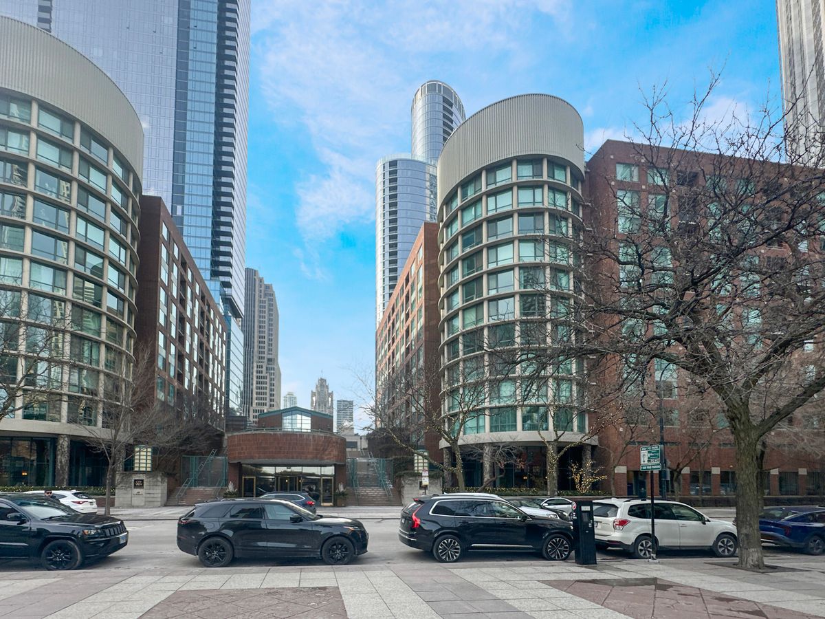 480 MCCLURG Court, Chicago, IL 60611