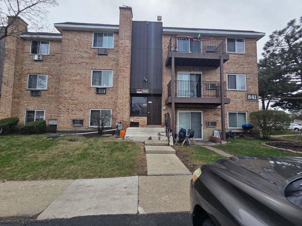 841 college Boulevard, Addison, IL 60101