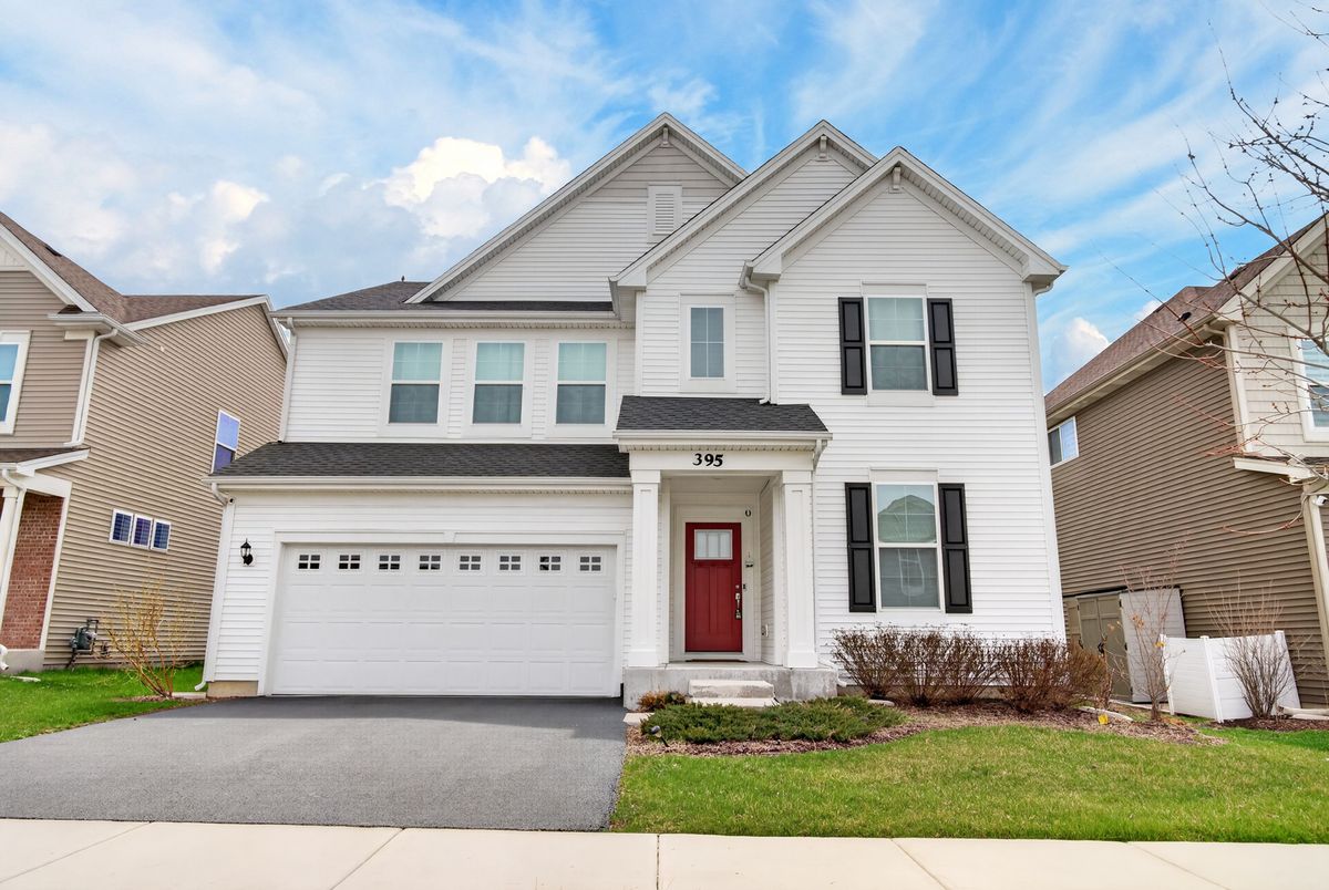 395 S Pointe Avenue, South Elgin, IL 60177