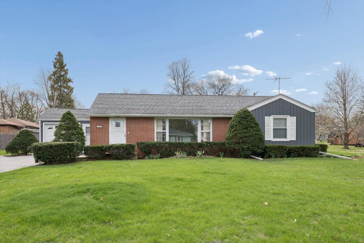 108 Lavidia Boulevard — Joliet, IL 60435