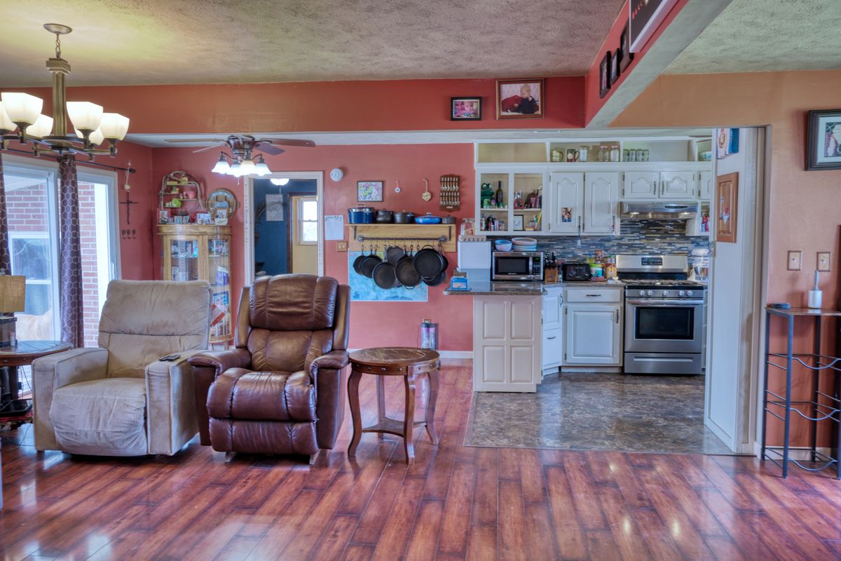 3992 Neunert Road, Jacob, IL 62950