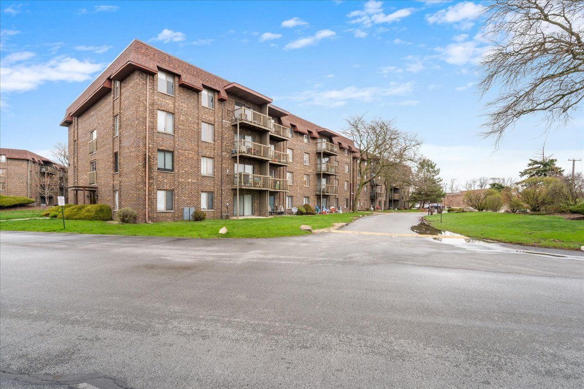 820 Elder Road #C411 — Homewood, IL 60430
