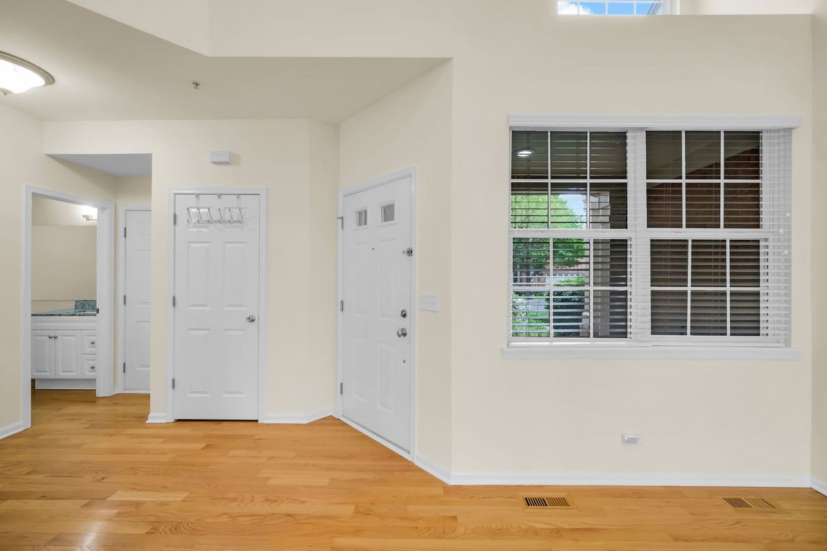1028 Orchard Pond Court, Lake Zurich, IL 60047
