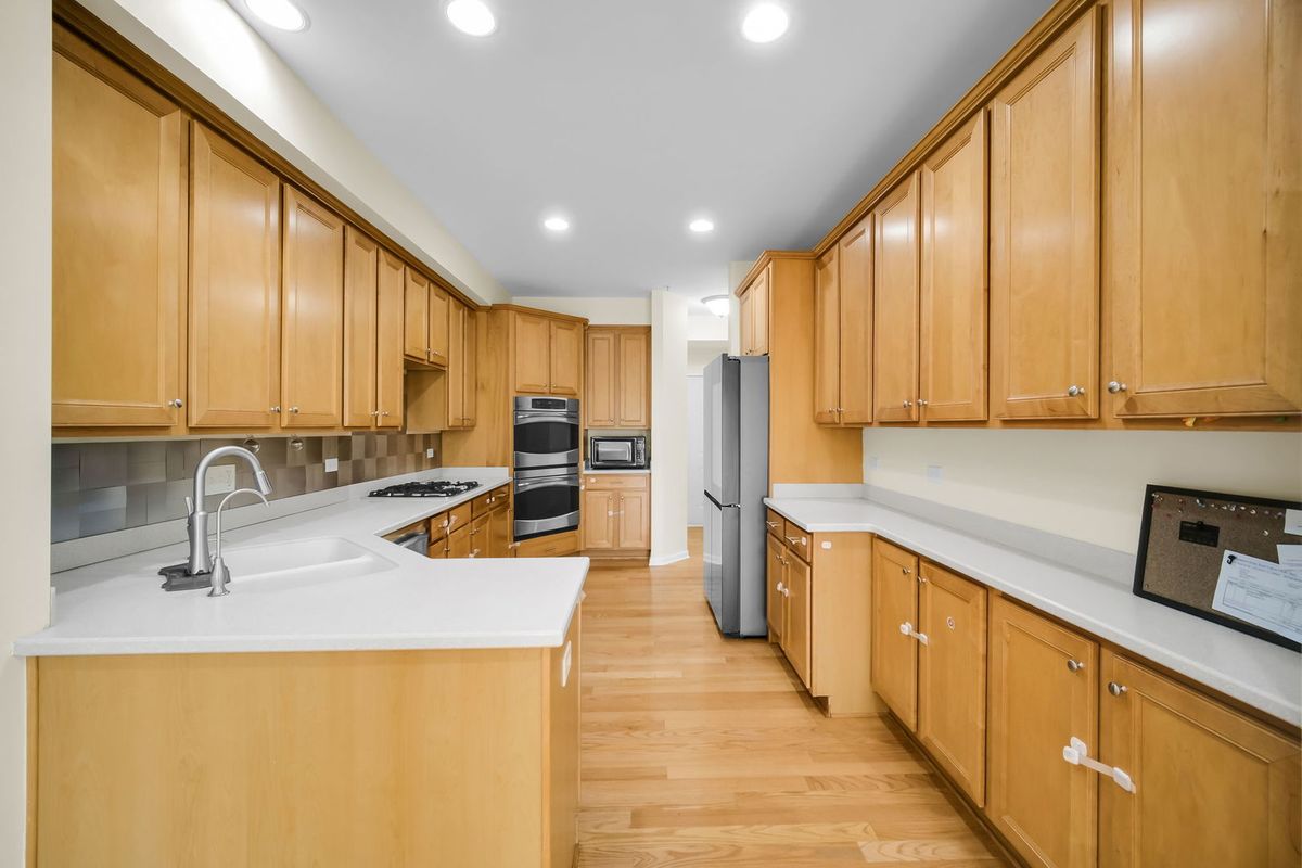 1028 Orchard Pond Court, Lake Zurich, IL 60047