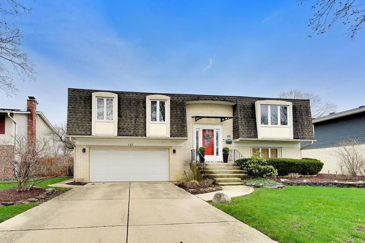 127 King Henry Court, Palatine, IL 60067