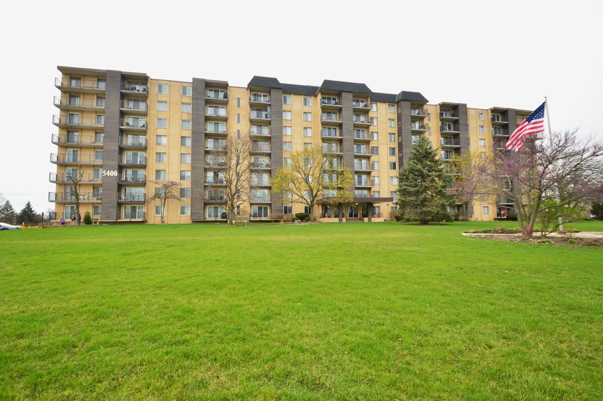 5400 Walnut Avenue, Downers Grove, IL 60515