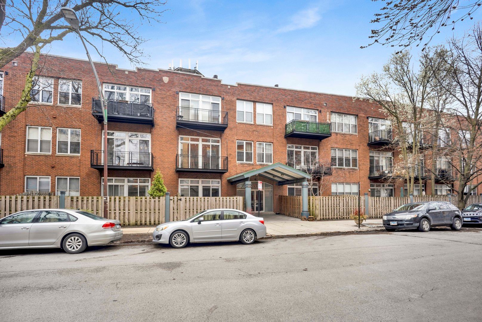 2333 W Saint Paul Avenue #227 — Chicago, IL 60647