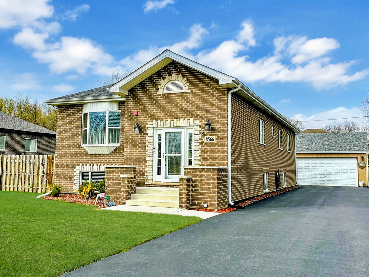 8566 83rd Avenue, Hickory Hills, IL 60457