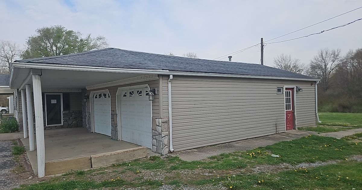 1208 E Randolph Street, Mcleansboro, IL 62859