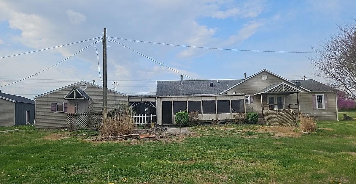 1208 E Randolph Street, Mcleansboro, IL 62859