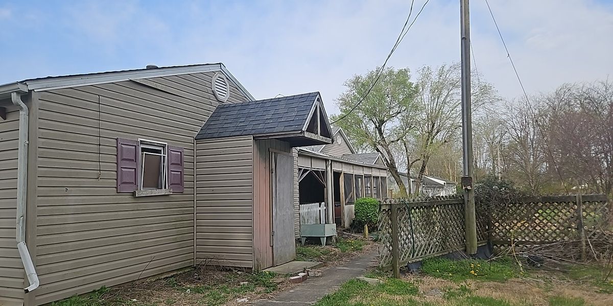1208 E Randolph Street, Mcleansboro, IL 62859