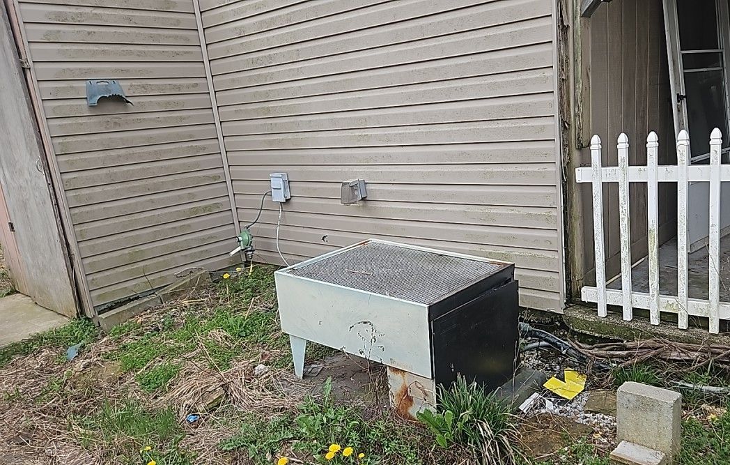 1208 E Randolph Street, Mcleansboro, IL 62859