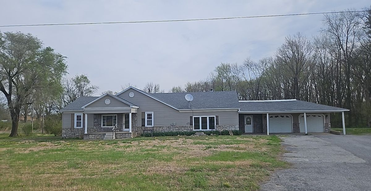 1208 Randolph Street, Mcleansboro, IL 62859