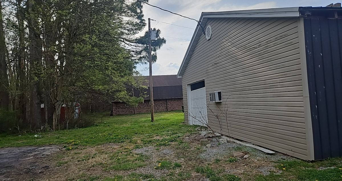 1208 E Randolph Street, Mcleansboro, IL 62859