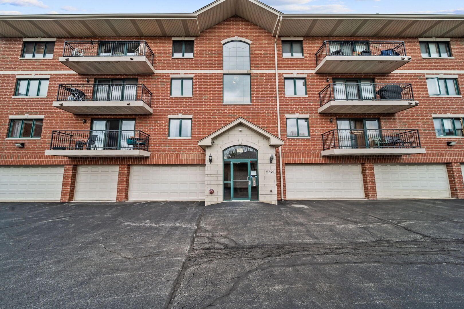 6870 W Winding Trail #302 — Oak Forest, IL 60452