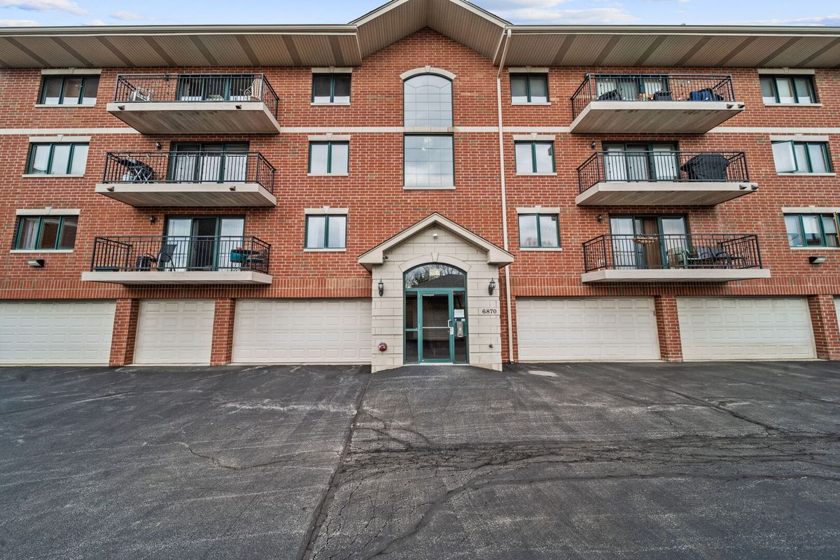 6870 Winding Trail, Oak Forest, IL 60452