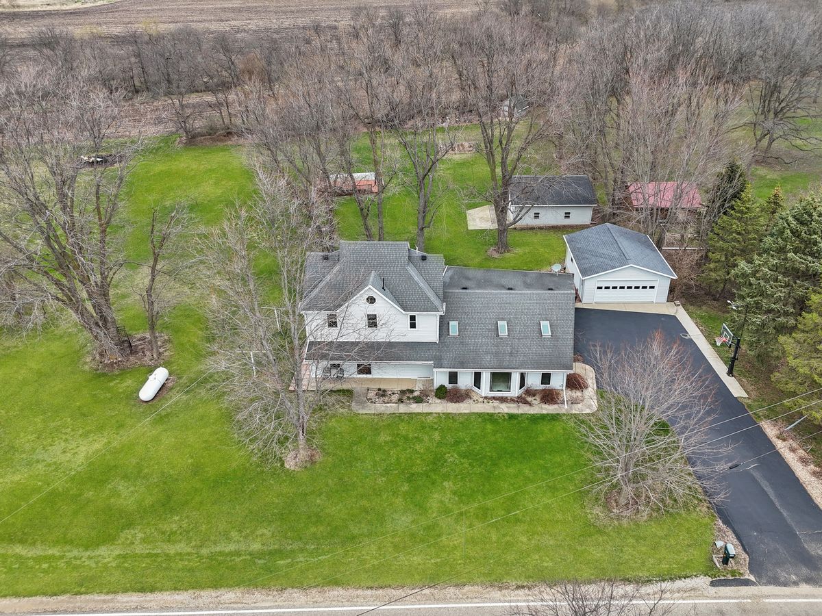 2472 Red Oak Road, Freeport, IL 61032