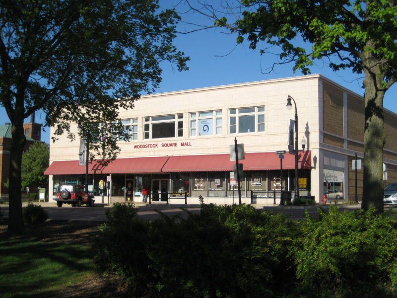 110 S Johnson Street #211 — Woodstock, IL 60098