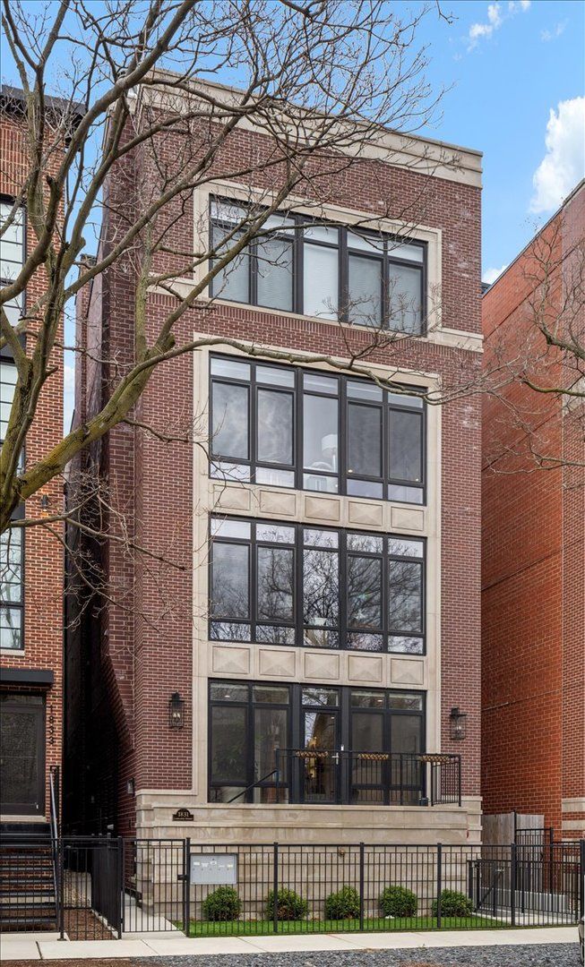 1831 Larrabee Street, Chicago, IL 60614