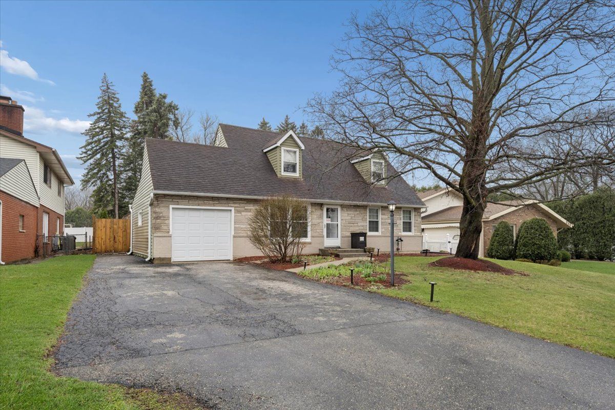 573 Dublin Drive — Mundelein, IL 60060