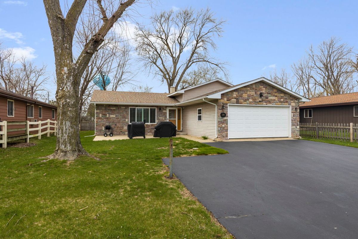 218 Mastodon Drive, Ingleside, IL 60041