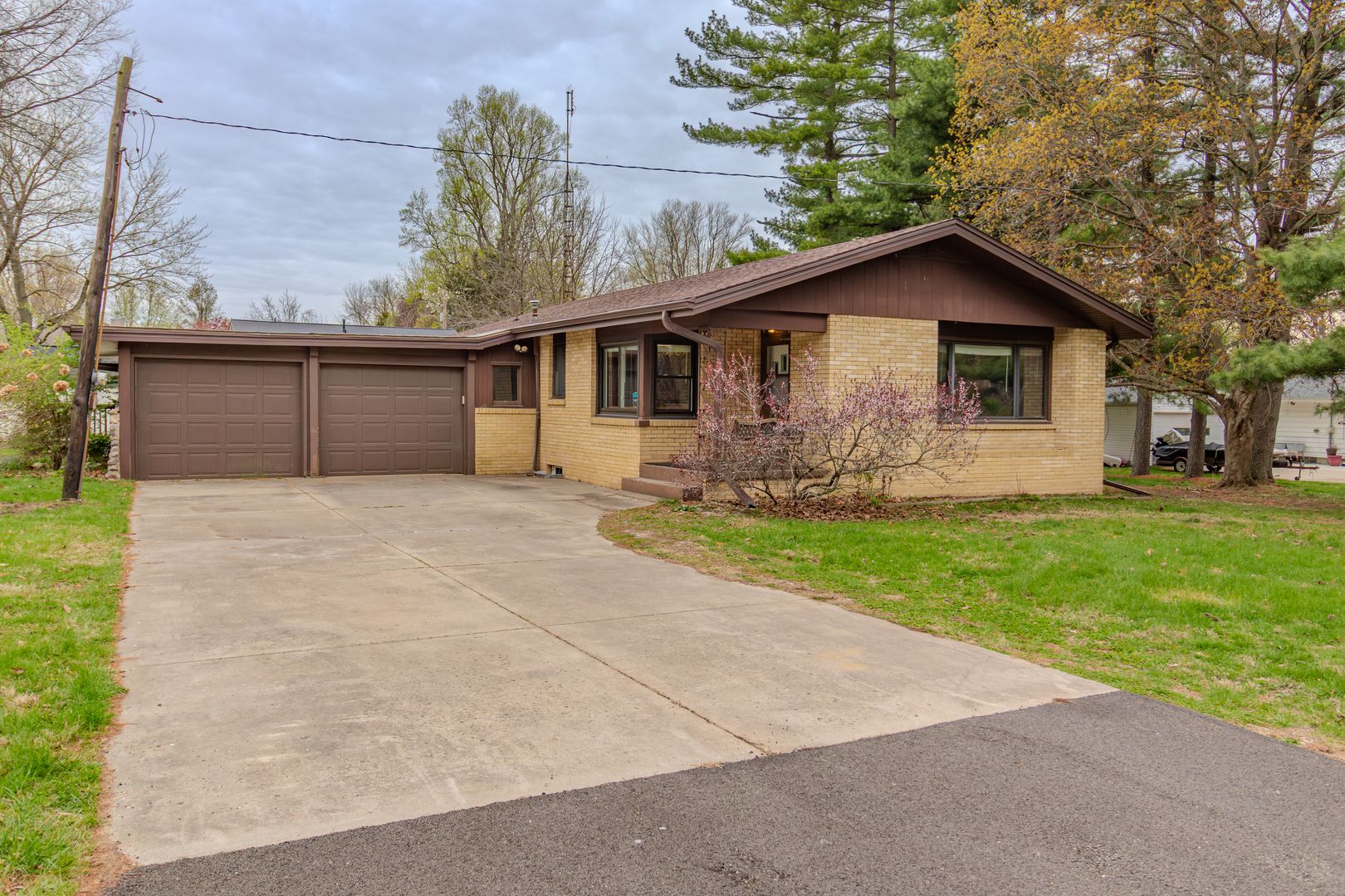 17427 Carver Road — Hudson, IL 61748