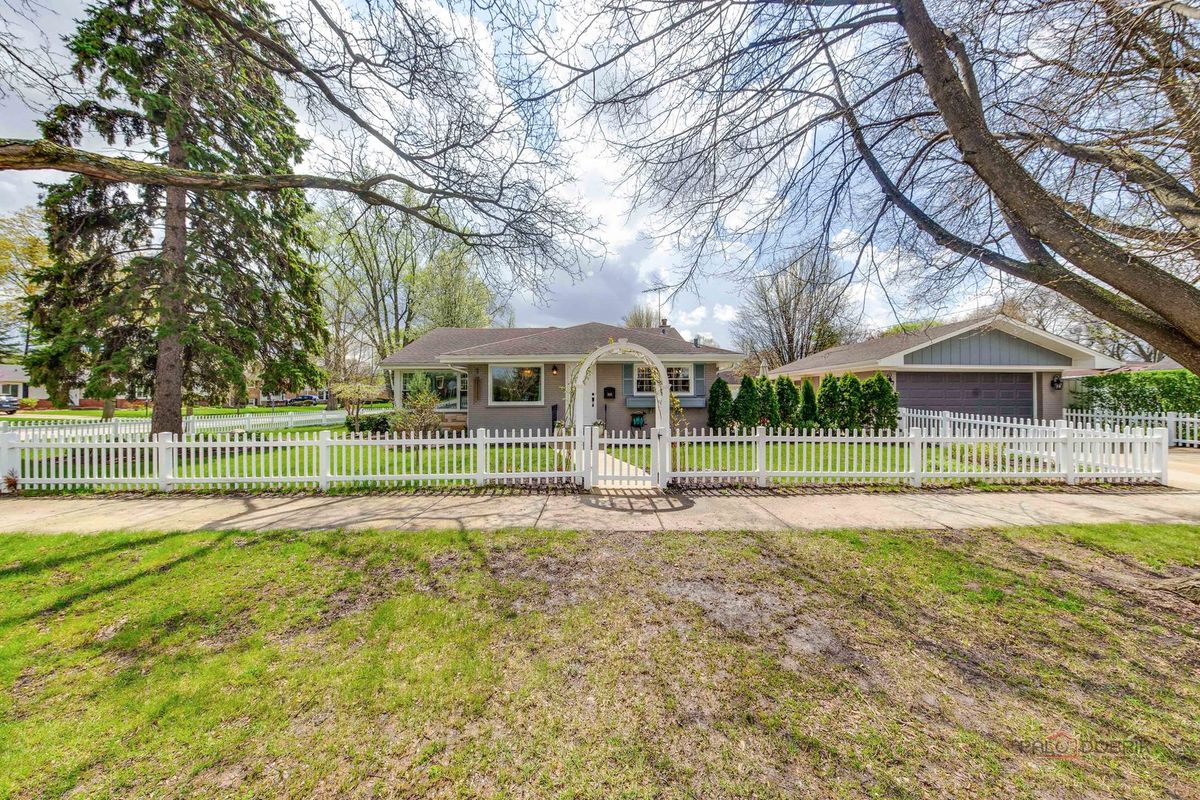 2115 Miner Street, Arlington Heights, IL 60004