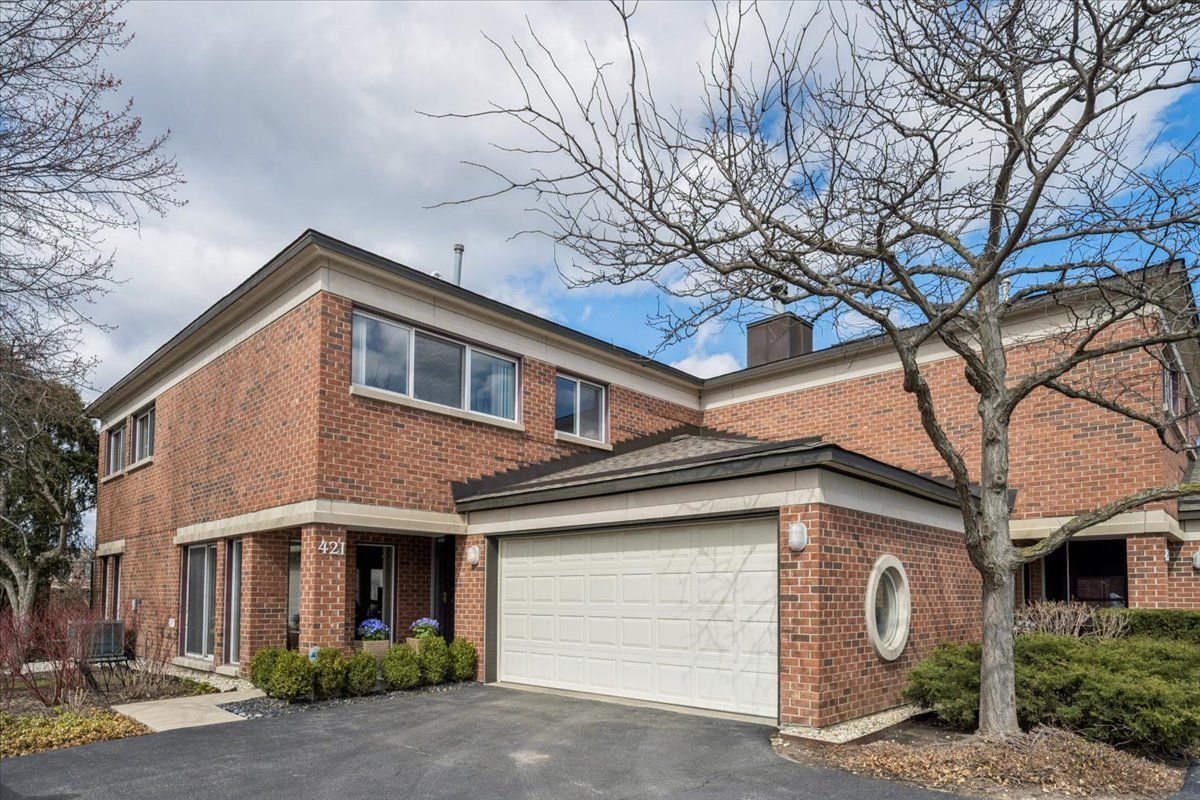 421 Milford Road — Deerfield, IL 60015