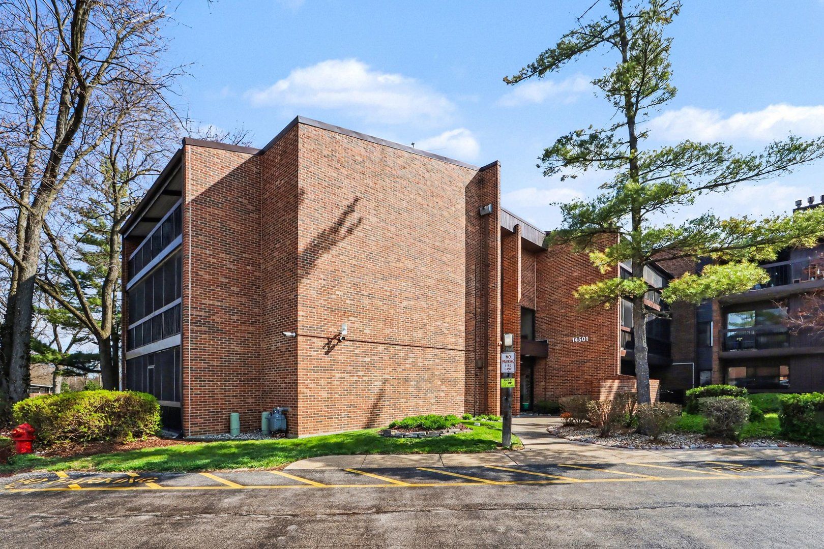 14501 CENTRAL Court #G2 — Oak Forest, IL 60452