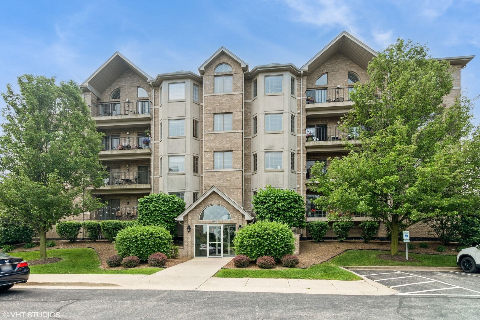 14130 Sheffield Drive #202 — Homer Glen, IL 60491
