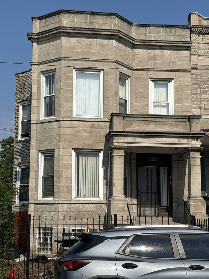 1607 Sawyer Avenue — Chicago, IL 60623