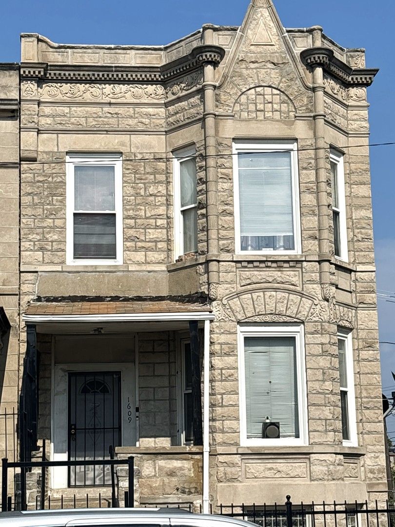 1609 S Sawyer Avenue — Chicago, IL 60623