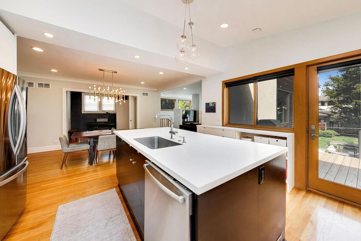 820 N Grove Avenue, Oak Park, IL 60302