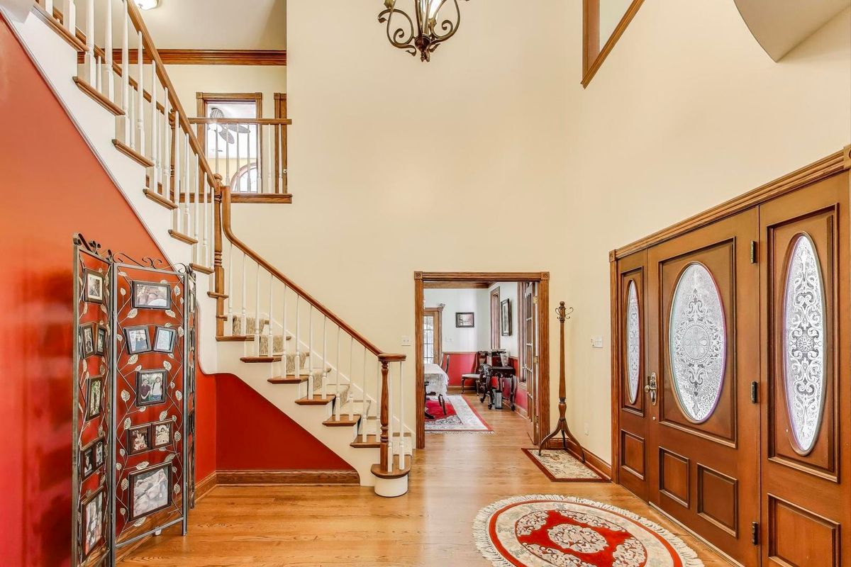273 Bridlewood Lane, Valparaiso, IN 46385