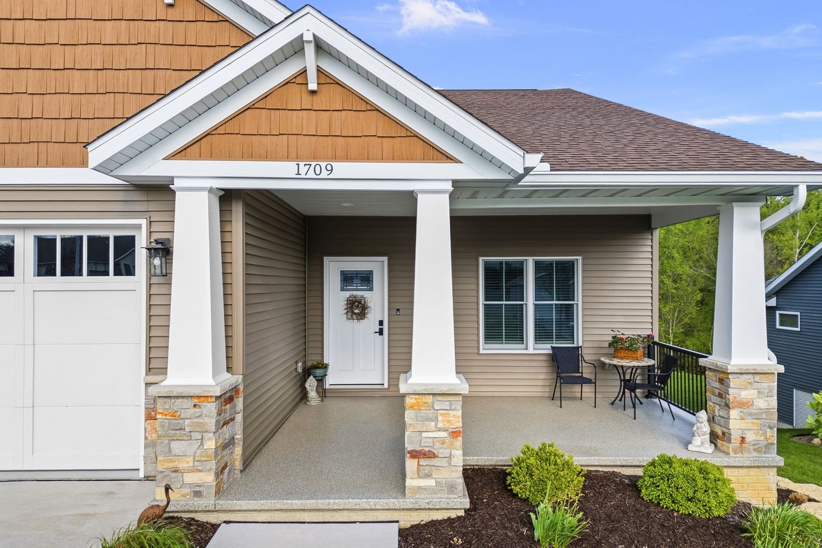 1709 E 6th Street A, Coal Valley, IL 61240