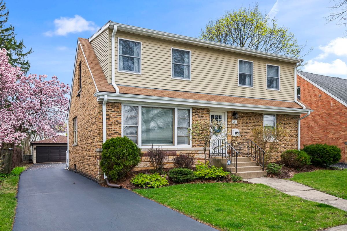 914 Kennicott Avenue, Arlington Heights, IL 60004