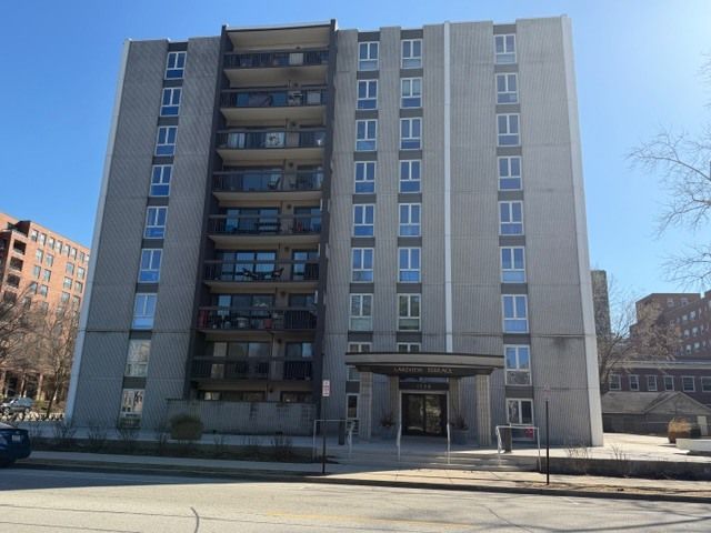 1738 Chicago Avenue #402 — Evanston, IL 60201