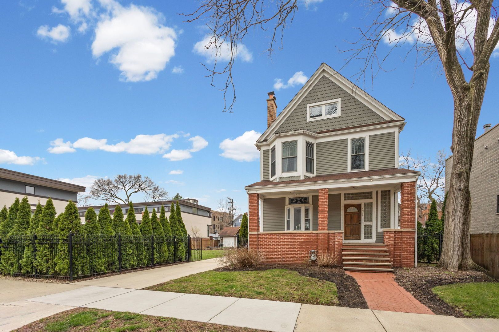 4916 S Blackstone Avenue — Chicago, IL 60615
